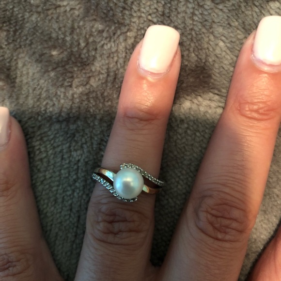 Sterling Silver Pearl Ring - Picture 2 of 2